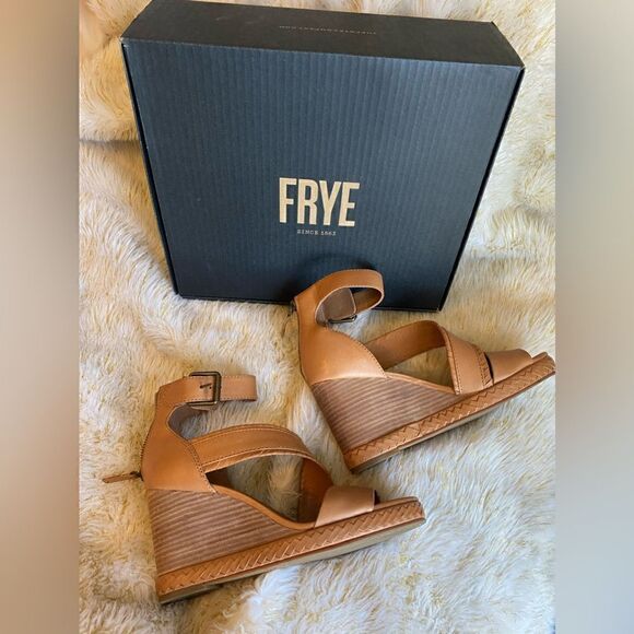 Frya Leather Wedge 💕 - Picture 1 of 4